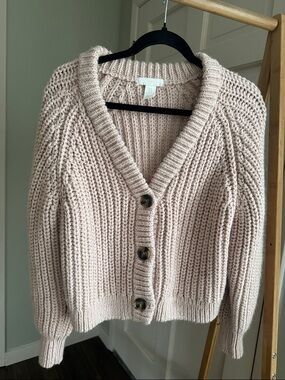 H&M Blush Chunky V-Neck Button Cardigan